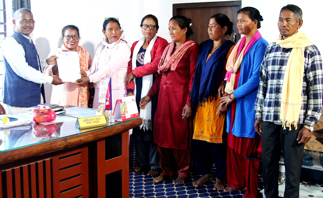 द्वन्द पीडितको सीप बिकासमा जोड दिएका छौं : बारबर्दिया नगरप्रमुख